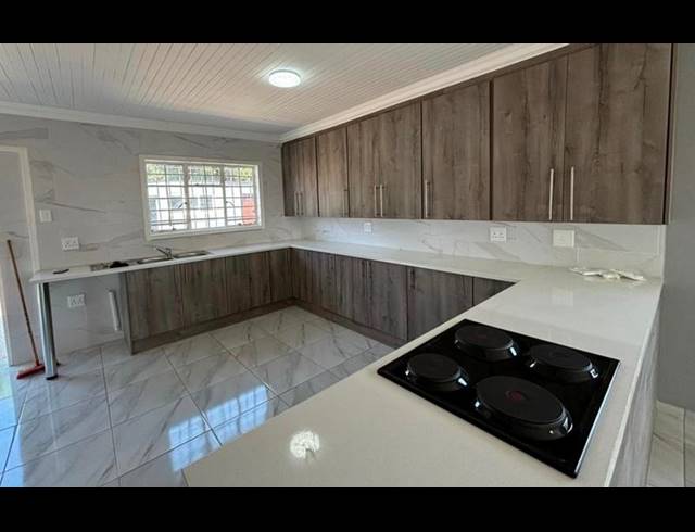 4 BEDROOM HOUSE FOR SALE IN VANDERBIJLPARK CW 5